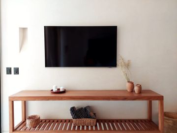 Condo de doble altura, alberca privada y patio de 40 m2, en dos niveles, galeria