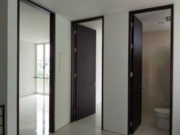 Rumah Mewah Minimalis Modern Lux di Graha Natura Surabaya