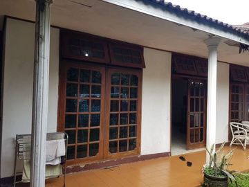 Rumah Lama Hunian Asri Harga Murah Bebas Banjir di Cinere, Jakarta Selatan