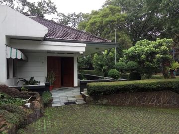 Rumah di Pusat Kota Bandung. Jalan Bagusrangin, lokasi strategis dekat Dago / Gedung Sate / Lapangan Gasibu