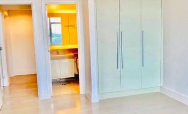 Condominium 3 Bedrooms: 3 Bedrooms Condo For Sale in The Proscenium Sakura Tower Rockwell Makati City