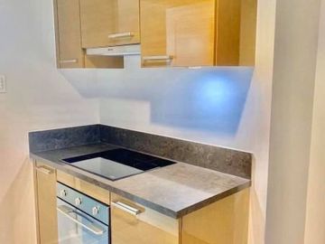 Condominium 3 Bedrooms: 3 Bedrooms Condo For Sale in The Proscenium Sakura Tower Rockwell Makati City