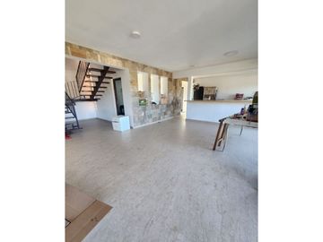 VENTA CASA 3 DORMITORIOS BARRIO CERRADO LOMAS DEL REY MAYU SUMAJ
