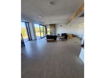 VENTA CASA 3 DORMITORIOS BARRIO CERRADO LOMAS DEL REY MAYU SUMAJ