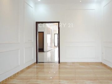 Rumah Rooftop Istimewa  Baru Renov Siap Huni Di Menteng S9572