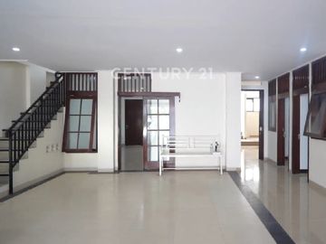 Rumah Rooftop Istimewa  Baru Renov Siap Huni Di Menteng S9572