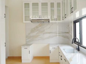 Rumah Rooftop Istimewa  Baru Renov Siap Huni Di Menteng S9572