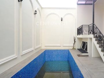Rumah Rooftop Istimewa  Baru Renov Siap Huni Di Menteng S9572