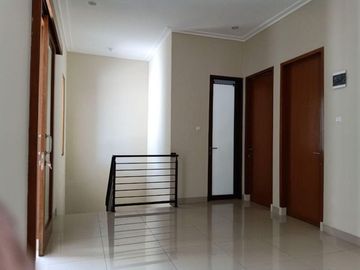Rumah Readystock 2LT Terbatas Pinggir Jalan dekat Sport Center Arcamanik Antapani