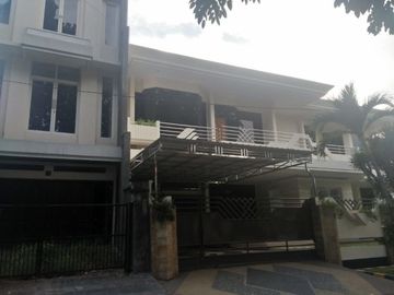 Rumah Seperti Ruko/Rukan Masuk Kawasan Elit Jl.Raya Satelit.