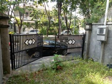 Rumah Seperti Ruko/Rukan Masuk Kawasan Elit Jl.Raya Satelit.