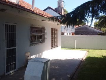 LATORRE PROP. VENDE CHALET DE 3 AMB CON GARAJE Y AMPLIO PARQUE - RETASADO...