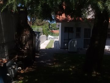 LATORRE PROP. VENDE CHALET DE 3 AMB CON GARAJE Y AMPLIO PARQUE - RETASADO...