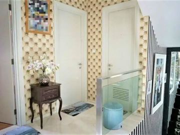 Dijual Town House Konsep Minimalis di Senayan Kondisi Furnished HSE-A0665
