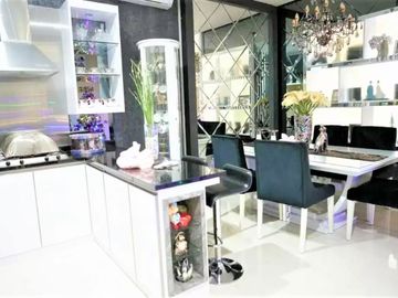 Dijual Town House Konsep Minimalis di Senayan Kondisi Furnished HSE-A0665