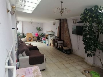 Casa en Venta en Casa de muy buena construcción centro Quilpué