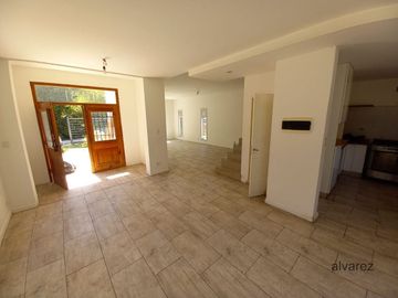Casa en venta de 4 dormitorios c/ cochera en La Reja