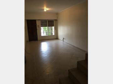 Duplex en Venta Haedo / Moron (A120 3251)