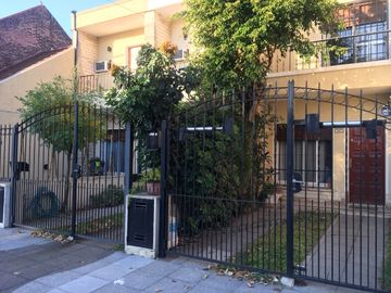 Duplex en Venta Haedo / Moron (A120 3251)