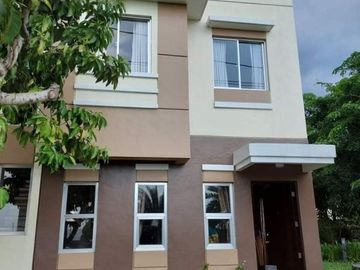 3 Bedroom 2 Story House in Washington Place Cavite
