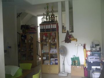 Rumah di Jl. Nginden Semolo, Strategis Bagus, Hadap Utara