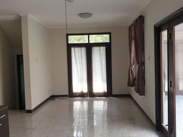 5 Bedroom House for sale