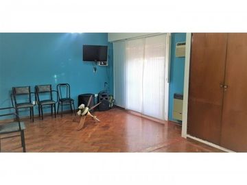 OPORTUNIDAD!!! HERMOSA CASA EN HAEDO 220M2, 2PTS,GRAN PARQUE,COCHERA,LOTE 10X38,OPCION 100M2 MAS