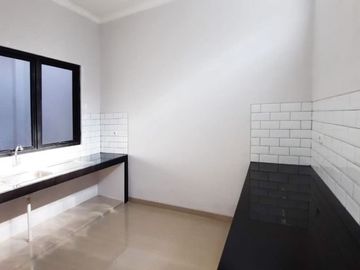 Rumah Brand New dalam Komplek Larangan Akses Strategis