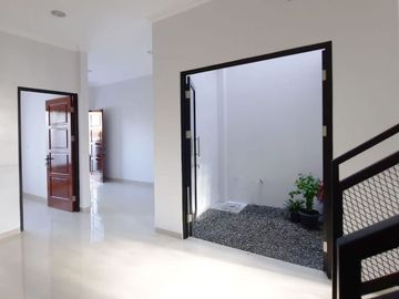 Rumah Brand New dalam Komplek Larangan Akses Strategis