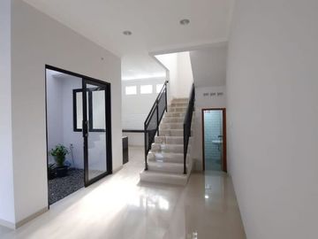 Rumah Brand New dalam Komplek Larangan Akses Strategis