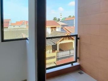 Rumah Brand New dalam Komplek Larangan Akses Strategis