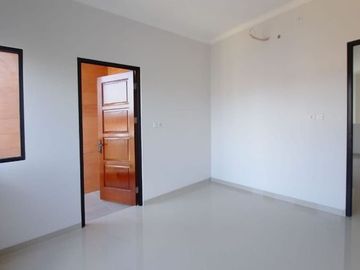 Rumah Brand New dalam Komplek Larangan Akses Strategis