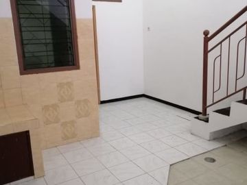 Dijual rumah 1.5 lantai lebak timur surabaya