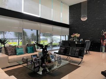 Espectacular casa en Venta en Cumbres del Lago Juriquilla, acabados de Lujo