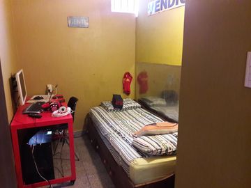 TIPO CASA 3 AMB. LATERAL - EXCELENTE