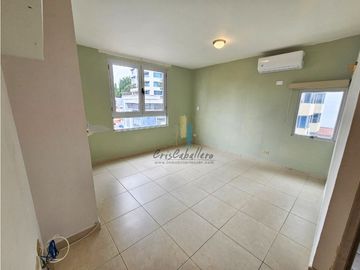 Se vende amplio apartamento en Villa de la Fuente