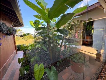 Hermosa Casa Campestre Con Arboles Frutales y Vista Abierta a Rionegro