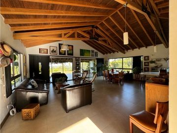 Hermosa Casa Campestre Con Arboles Frutales y Vista Abierta a Rionegro