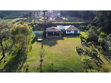 Hermosa Casa Campestre Con Arboles Frutales y Vista Abierta a Rionegro