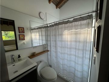 Hermosa Casa Campestre Con Arboles Frutales y Vista Abierta a Rionegro