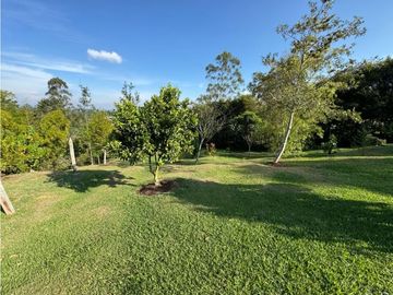 Hermosa Casa Campestre Con Arboles Frutales y Vista Abierta a Rionegro