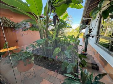 Hermosa Casa Campestre Con Arboles Frutales y Vista Abierta a Rionegro
