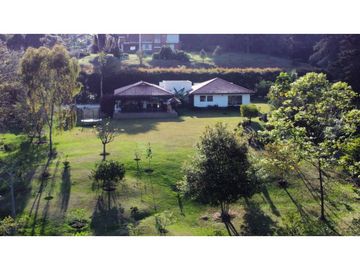 Hermosa Casa Campestre Con Arboles Frutales y Vista Abierta a Rionegro