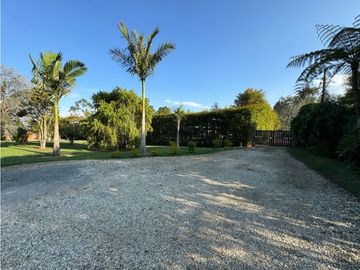 Hermosa Casa Campestre Con Arboles Frutales y Vista Abierta a Rionegro