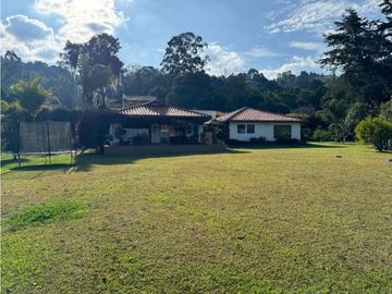 Hermosa Casa Campestre Con Arboles Frutales y Vista Abierta a Rionegro