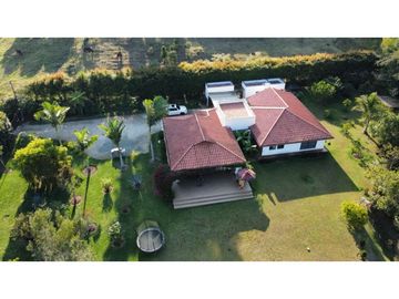 Hermosa Casa Campestre Con Arboles Frutales y Vista Abierta a Rionegro