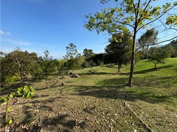 Hermosa Casa Campestre Con Arboles Frutales y Vista Abierta a Rionegro