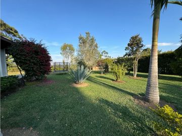 Hermosa Casa Campestre Con Arboles Frutales y Vista Abierta a Rionegro