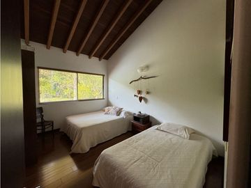Hermosa Casa Campestre Con Arboles Frutales y Vista Abierta a Rionegro