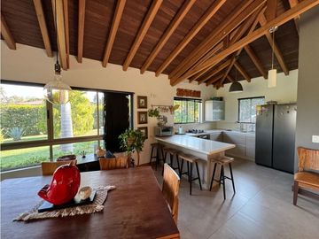 Hermosa Casa Campestre Con Arboles Frutales y Vista Abierta a Rionegro